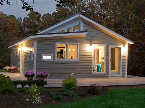 Mejores fotos ideas para fachadas casas pequenas Fachada de una casa pequeña con techo expuesto 