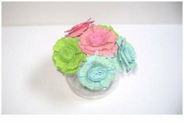 Las mejores ideas para hacer flores con cartón de huevo flores de color 
