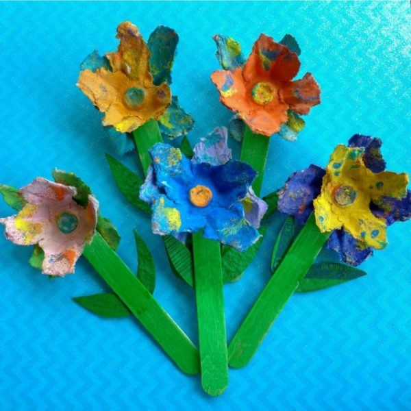 Las mejores ideas para hacer flores con cartón de huevo palito helado 