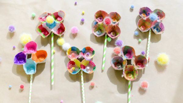 Mejores ideas para hacer flores con carton de huevo con caña 