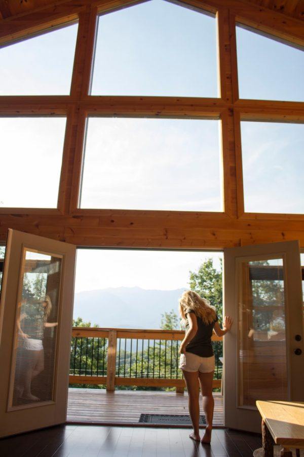Cómo arreglar una puerta descolgada puerta principal